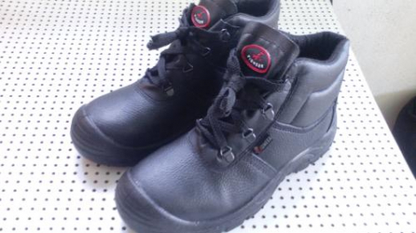 BOTA PELE PRETA NEOSAFETY